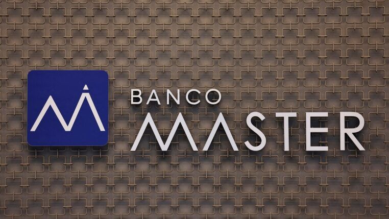 Logotipo do Banco Master é exibido em prédio da instituição em São Paulo