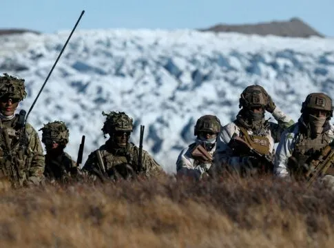 Tropas dinamarquesas treinam a identificação de possíveis ameaças durante um exercício militar