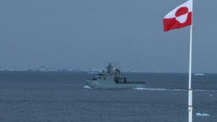 Navio militar dinamarquês faz patrulha na Groenlândia