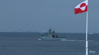 Navio militar dinamarquês faz patrulha na Groenlândia