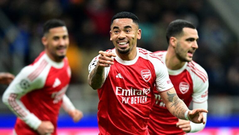Gabriel Jesus comemora o segundo gol dele na vitória do Arsenal por 3 a 1 sobre a Inter de Milão