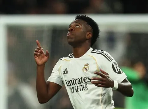 Vinicius Junior, do Real Madrid, comemora o quinto gol da equipe contra o Monaco