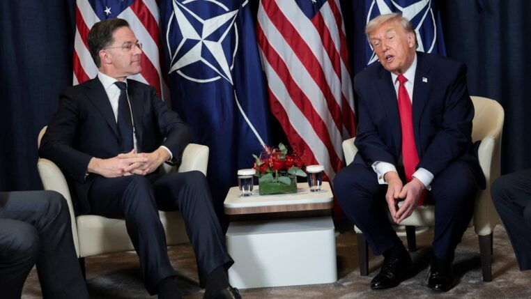 O presidente dos Estados Unidos, Donald Trump, participa de reunião bilateral com o secretário-geral da Otan, Mark Rutte, durante o Fórum Econômico Mundial, em Davos