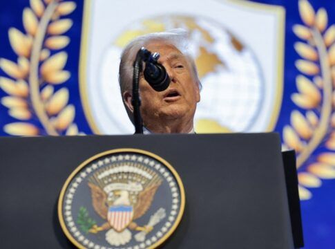 O presidente dos Estados Unidos, Donald Trump, discursa durante o anúncio da carta de criação do Conselho de Paz