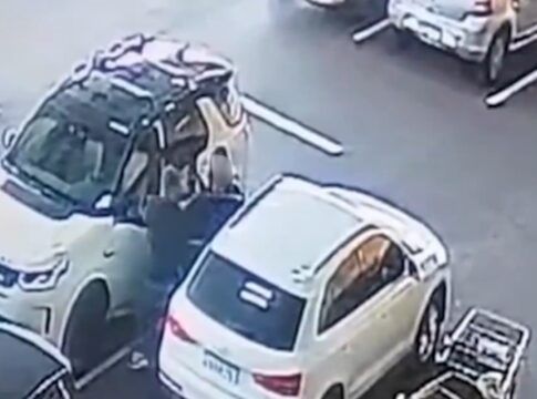 Mulher é abordada por criminoso em supermercado na zona sul de São Paulo