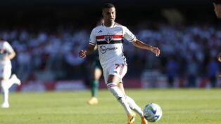 O volante Alisson, do São Paulo