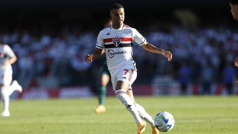 O volante Alisson, do São Paulo