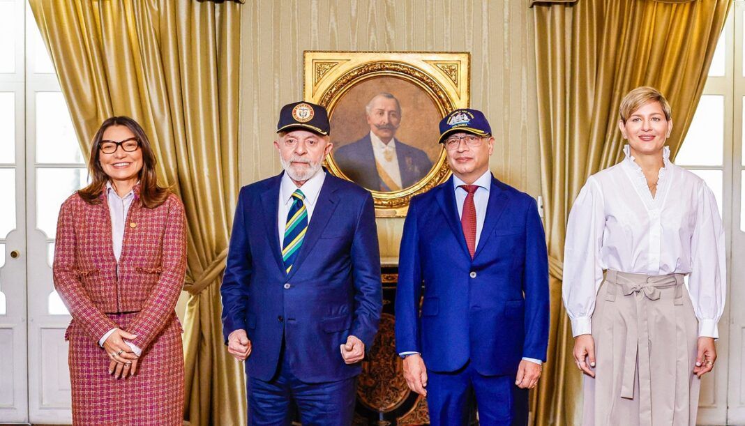 Os presidentes Lula e Gustavo Petro e as respectivas primeiras-damas (Janja e Verónica Alcocer) durante encontro em Bogotá, em abril de 2024