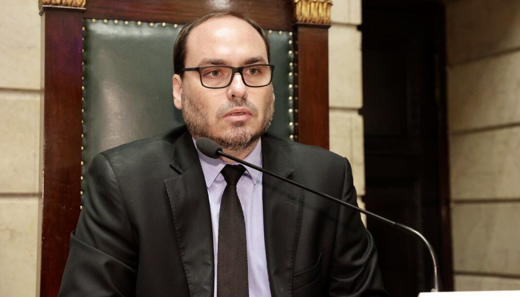 O vereador Carlos Bolsonaro na Câmara Municipal do Rio