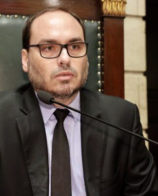 O vereador Carlos Bolsonaro na Câmara Municipal do Rio