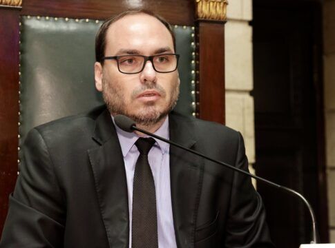 O vereador Carlos Bolsonaro na Câmara Municipal do Rio