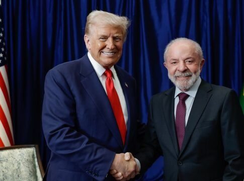 Encontro entre Lula e Donald Trump durante a Cúpula da Associação de Nações do Sudeste Asiático, na Malásia