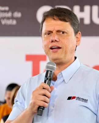 Tarcísio de Freitas durante entrega de Unidades Habitacionais CDHU - São José da Bela Vista/SP