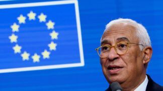 António Costa discursa após cúpula da UE em Bruxelas que debateu tensões transatlânticas e ameaças dos EUA envolvendo tarifas e a Groenlândia (Foto: Yves Herman/Reuters)