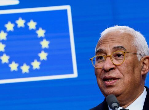 António Costa discursa após cúpula da UE em Bruxelas que debateu tensões transatlânticas e ameaças dos EUA envolvendo tarifas e a Groenlândia (Foto: Yves Herman/Reuters)