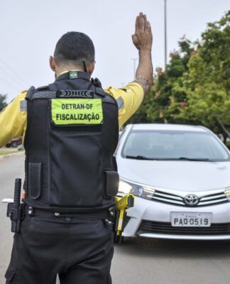 Fiscalização do Detran-DF em via de Brasília