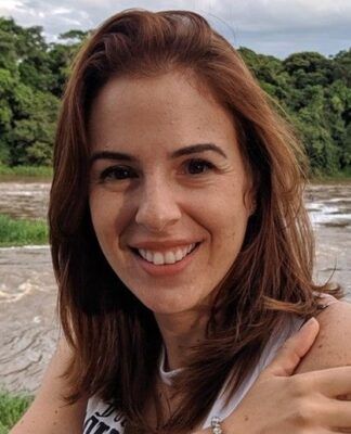 Suzane von Richthofen en foto posada