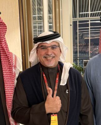 Eduardo e Flávio Bolsonaro com Sheik Salman bin Hamad Al Khalifa, Príncipe Herdeiro e Primeiro-Ministro do Reino do Bahrein