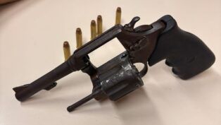 Arma apreendida pelo Bope durante a prisão dos suspeitos