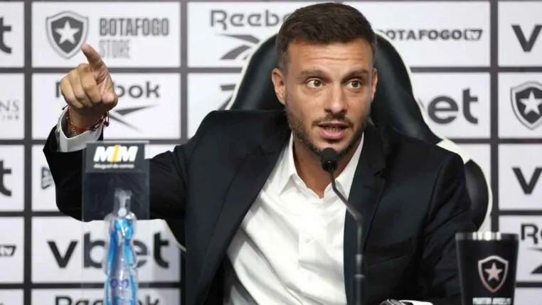 Apresentado na última terça-feira (20/01) pelo Botafogo, o técnico Martín Anselmi deve fazer sua estreia contra o Volta Redonda (Foto: Vitor Silva/Botafogo)