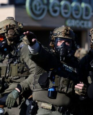 Trump banca o ICE após nova morte em operação e acusa líderes de Minnesota de “insurreição”