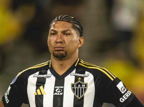 Rony é aprovado nos exames e pode estrear no Santos no retorno de Neymar