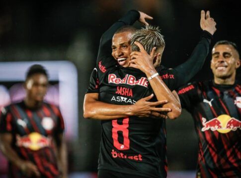 Bragantino atropela o Corinthians, faz 3 a 0 em casa e liga o alerta no Timão no Paulistão