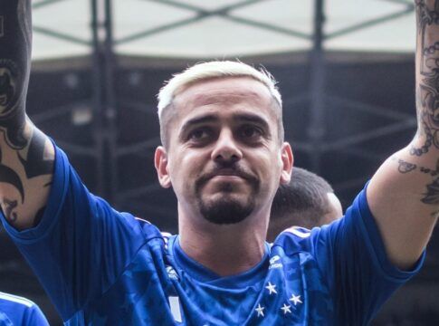 Cruzeiro anuncia contratação definitiva de Fagner após saída do Corinthians