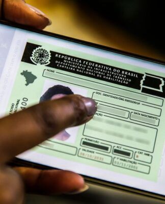 Brasileiros agora podem dirigir em Portugal apenas com a CNH; entenda