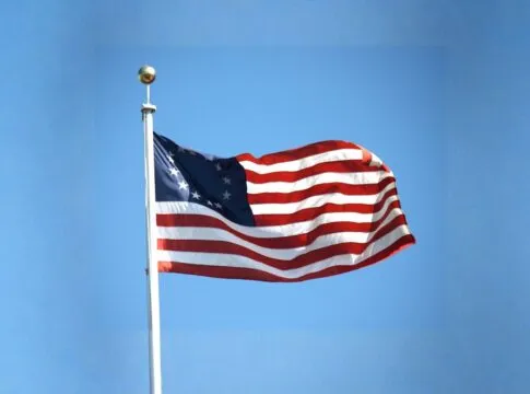 Secretaria de Trabalho dos EUA publica bandeira nacionalista e preocupa líderes europeus