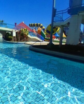 Salva-vidas morre sugado por ralo no Wet’n Wild após tentar recuperar aliança