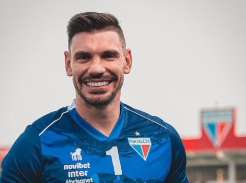 Corinthians acerta empréstimo de João Ricardo, goleiro do Fortaleza