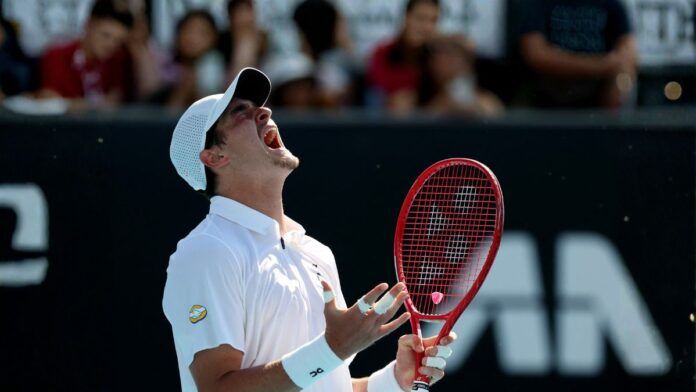João Fonseca cai duas posições no ranking da ATP após eliminação no Australian Open