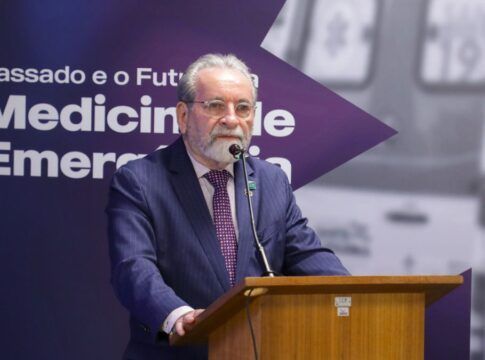 Presidente do CFM critica “resultados pífios” de exame que avaliou médicos