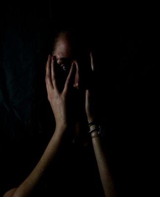 Brasil bate recorde de feminicídios em 2025 com média de 4 mortes por dia