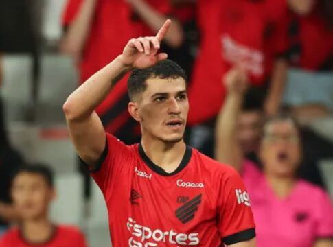 Remo negocia com Vitor Bueno e goleiro ex-Atlético de Madrid para disputa da Série A