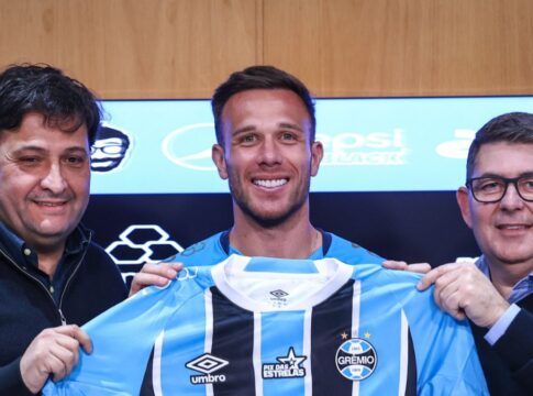 Arthur manifesta desejo de permanecer no Grêmio, mas negociação com Juventus é obstáculo