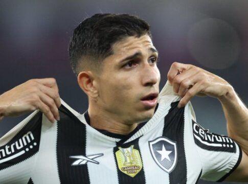 Fluminense encaminha a contratação de Savarino, do Botafogo