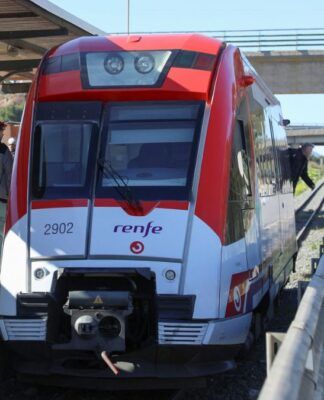 Trem colide com guindaste no 4º acidente ferroviário da Espanha em uma semana