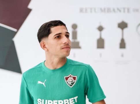Fluminense anuncia a contratação de Savarino