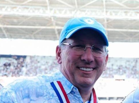 Acabou o amor: torcida do Botafogo convoca protesto contra John Textor