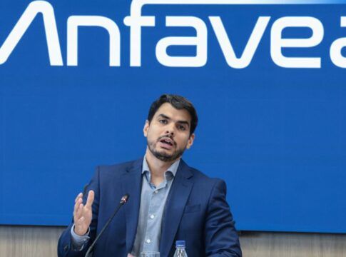 Presidente da Anfavea vê mercado automotivo com “otimismo contido” para 2026