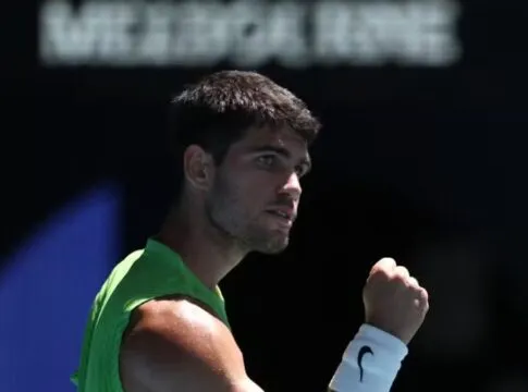 Alcaraz e Sabalenka garantem vagas nas oitavas de final do Australian Open