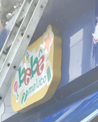 Loja de produtos infantis pega fogo no Brás e rua é completamente interditada