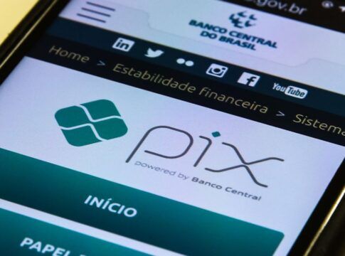Itaú enfrenta falha no PIX e transferências não chegam aos destinatários nesta sexta