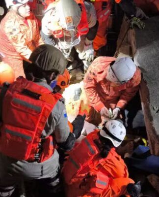 Menina de 11 anos e padrasto morrem em desabamento de casa na Baixada Fluminense