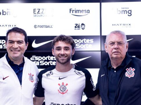 Lateral uruguaio Pedro Milans é apresentado pelo Corinthians