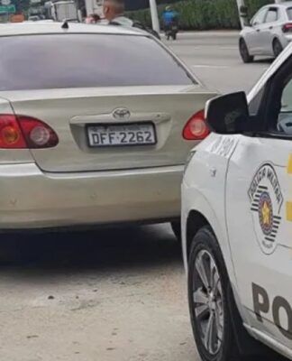 PM apreende carro com 978 multas e licenciamento vencido há 18 anos