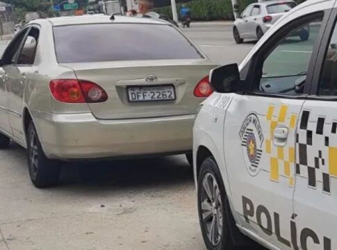 PM apreende carro com 978 multas e licenciamento vencido há 18 anos