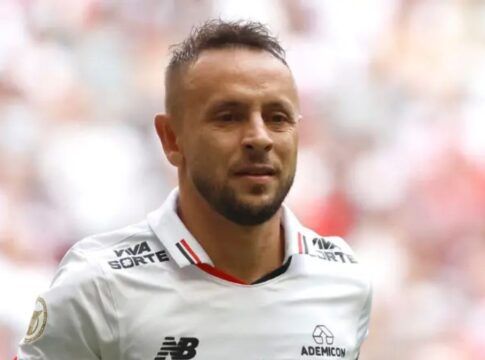 Presidente do São Paulo confirma Rafinha para a vaga deixada por Muricy Ramalho